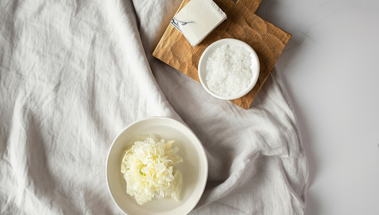 bowls of coconut and beeswax, why blending coconut was and beeswax makes for a better candle